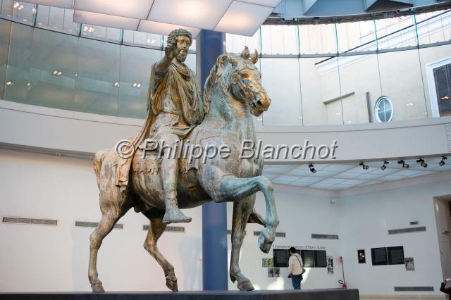 italie rome 09.JPG - Statue équestre de Marc-Aurèle, musée du CapitoleRome, Italie